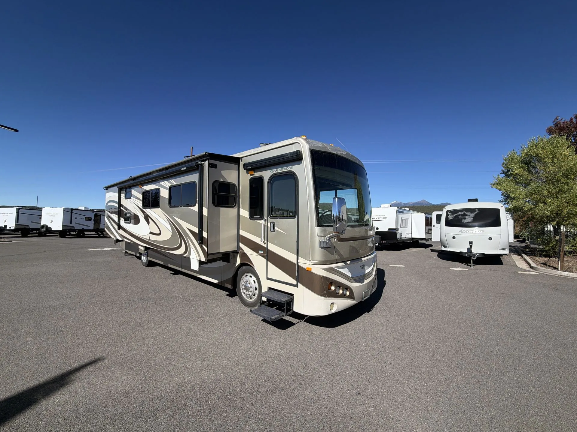 2013 Fleetwood Expedition 38B - Photo 2