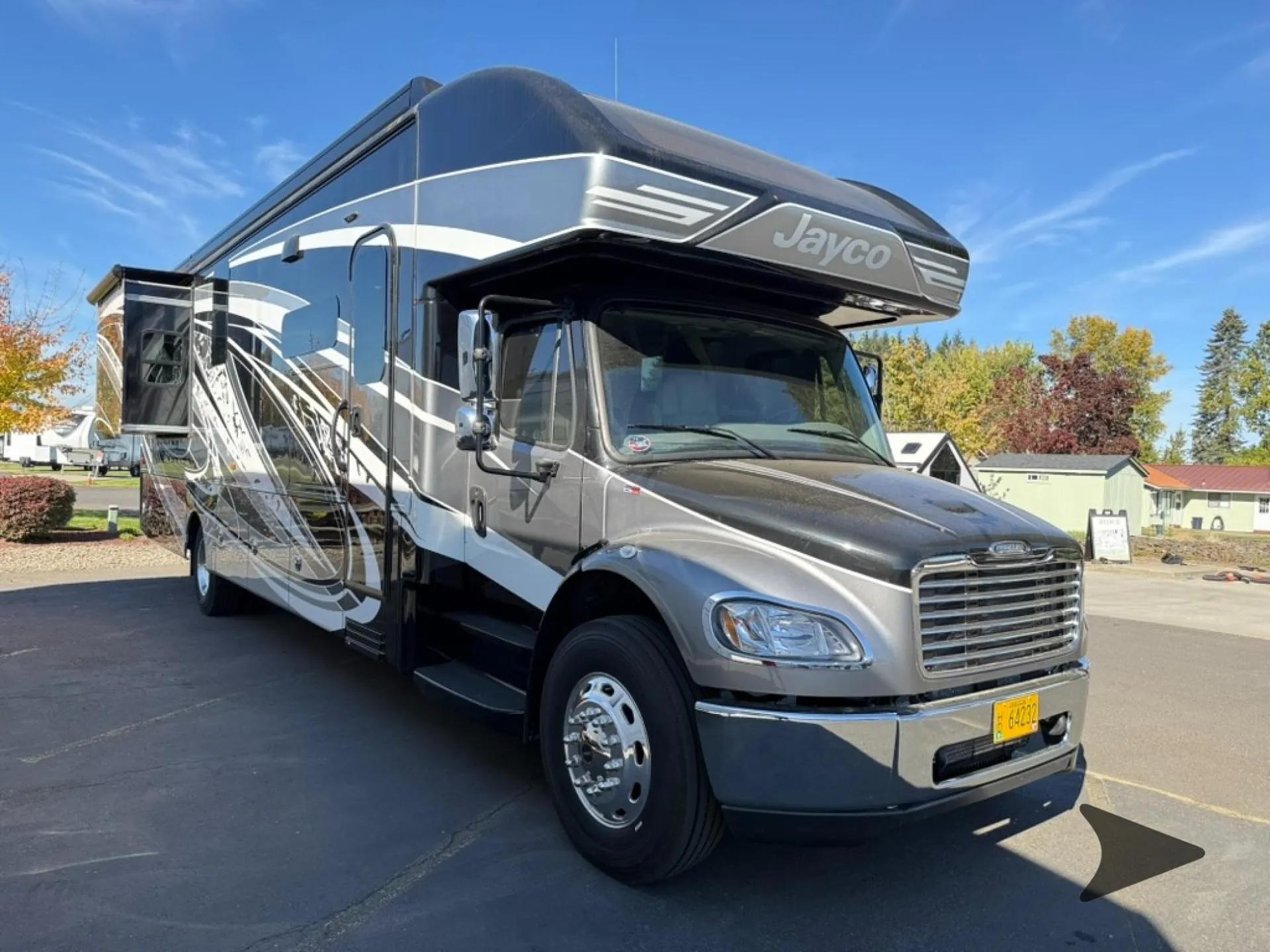 2022 Jayco Seneca Prestige 37K - Photo 2