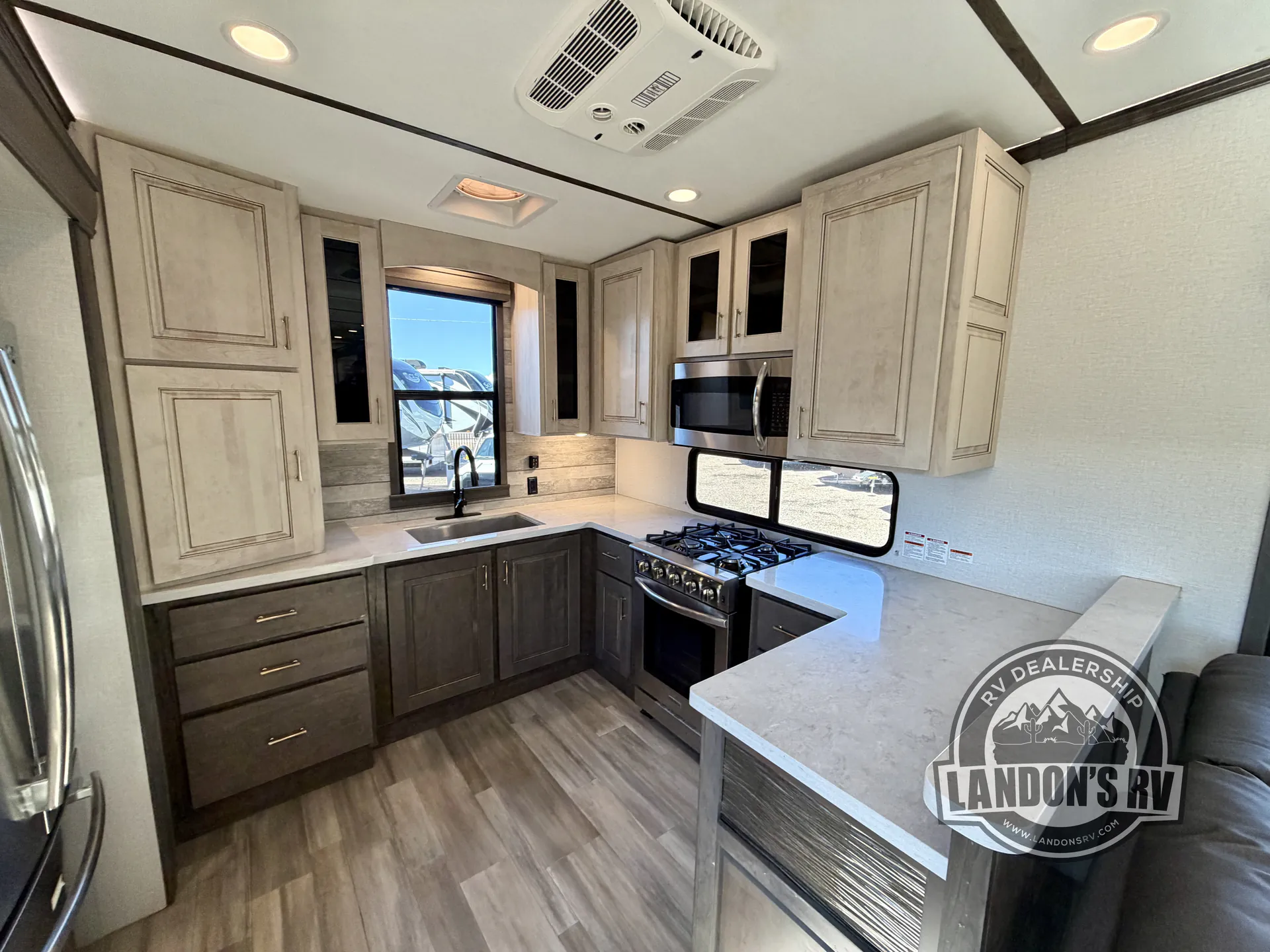 2021 Alliance RV Paradigm 372RK - Photo 4