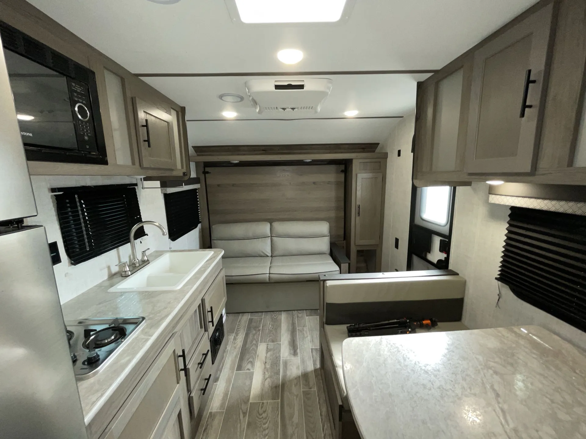 2022 Gulf Stream Innsbruck 197BH — living area main
