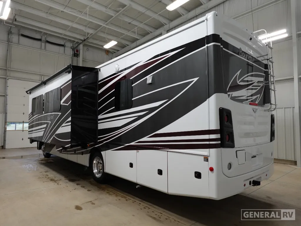 2026 Fleetwood Bounder 35K - Photo 4