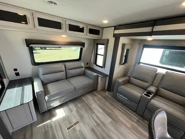 2021 Keystone Sprinter Limited 330KBS - Photo 3