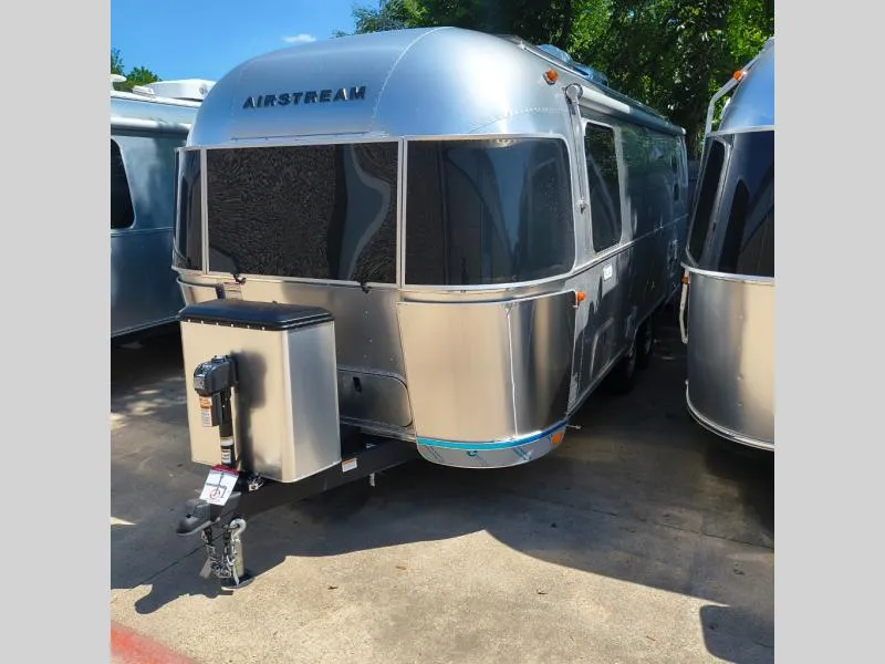 2026 Airstream Flying Cloud 23FB - Photo 3