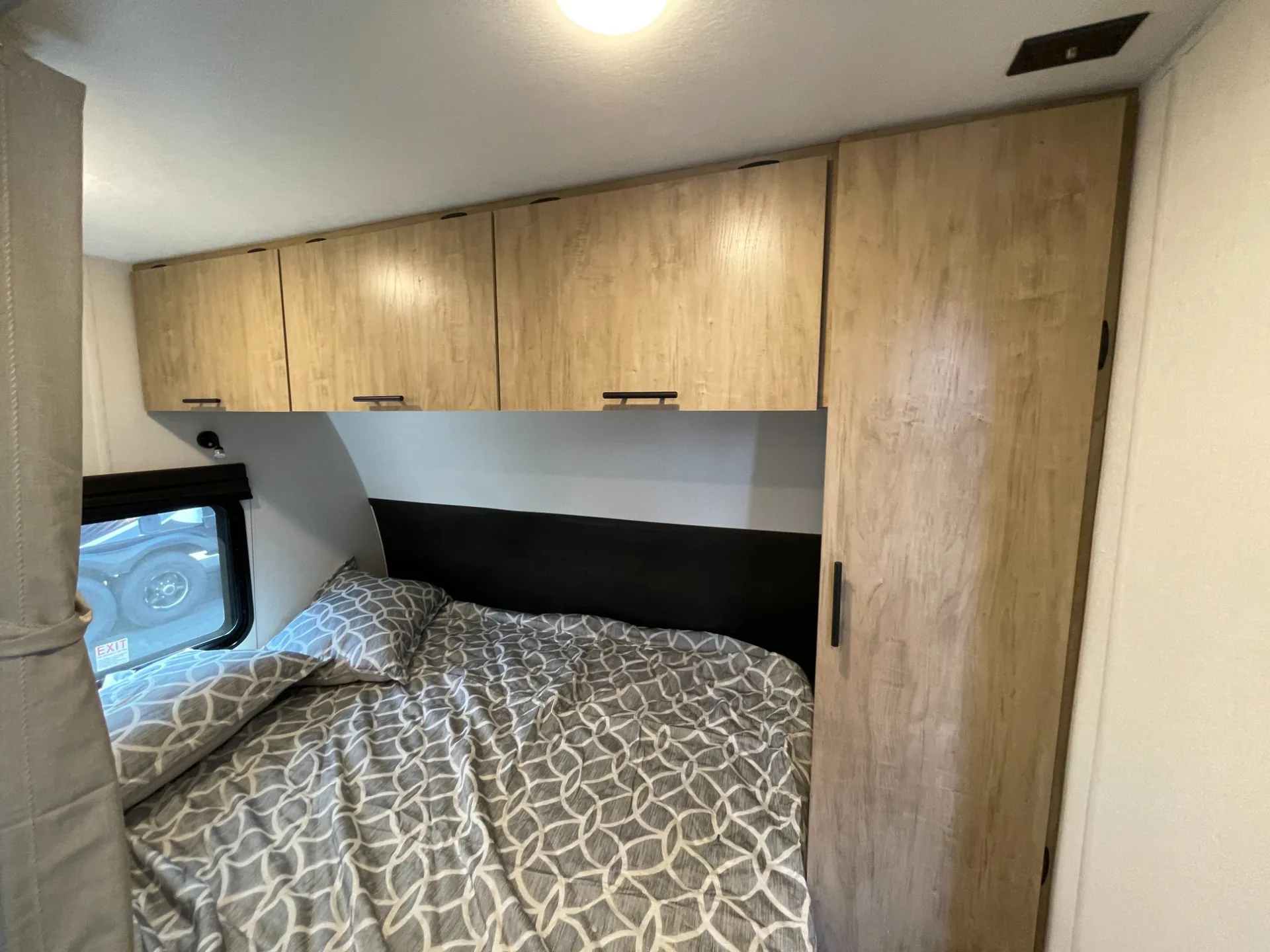 2027 Forest River Cherokee Grey Wolf Black Label 18RRBL — Photo 5