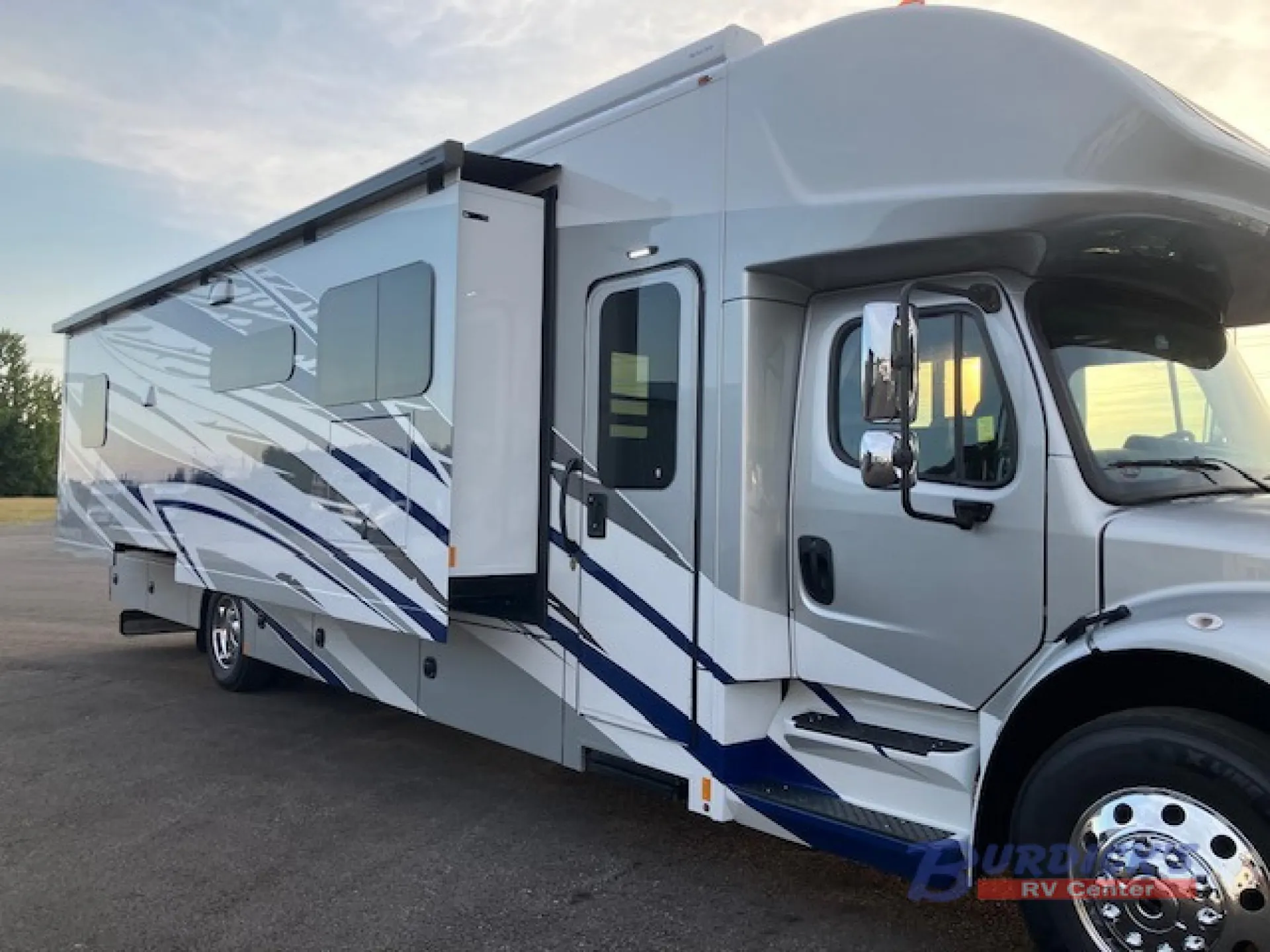 2027 Renegade RV Valencia 39FW - Photo 4