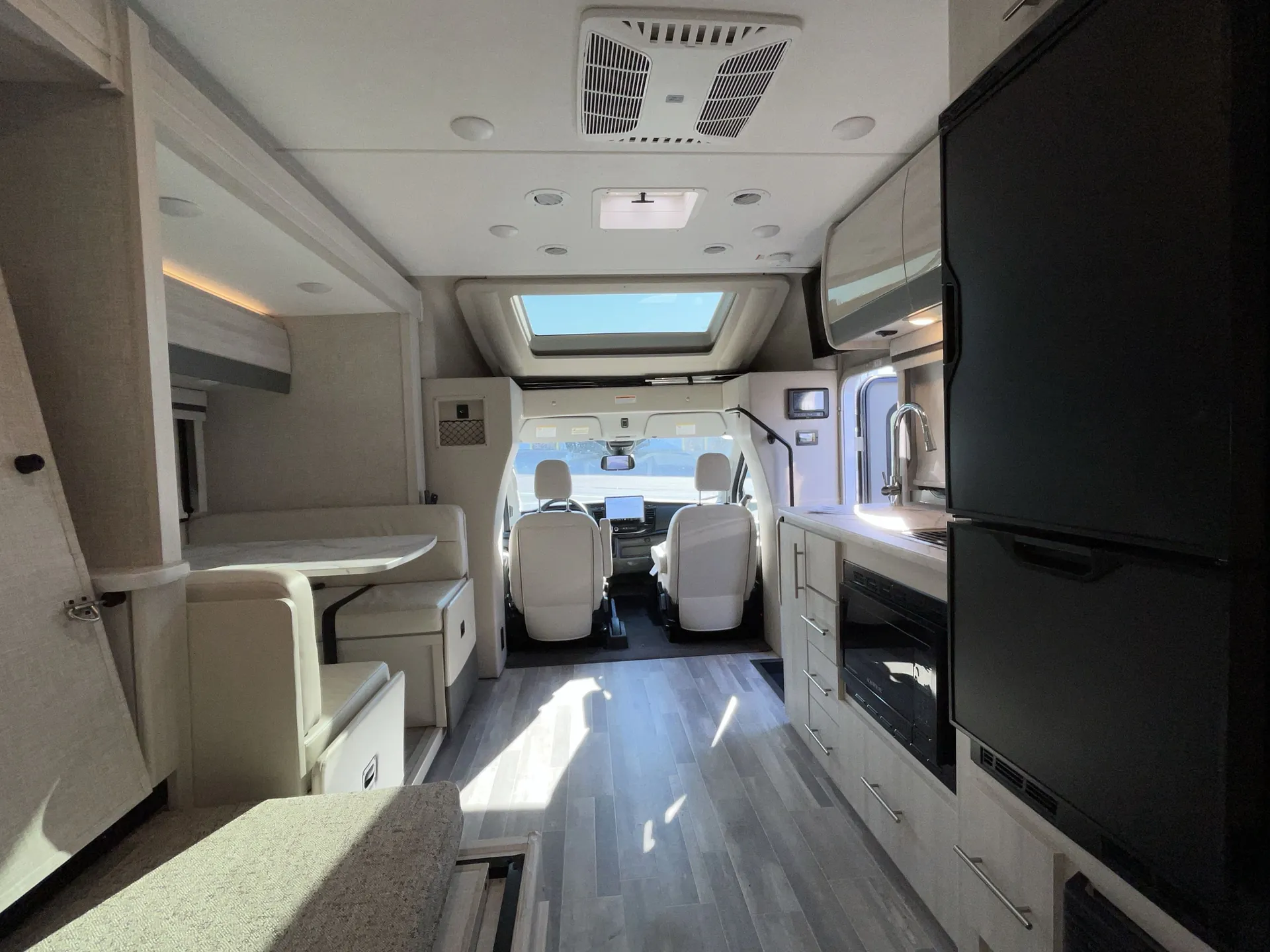 2025 Thor Motor Coach Gemini AWD 23TW - Photo 3