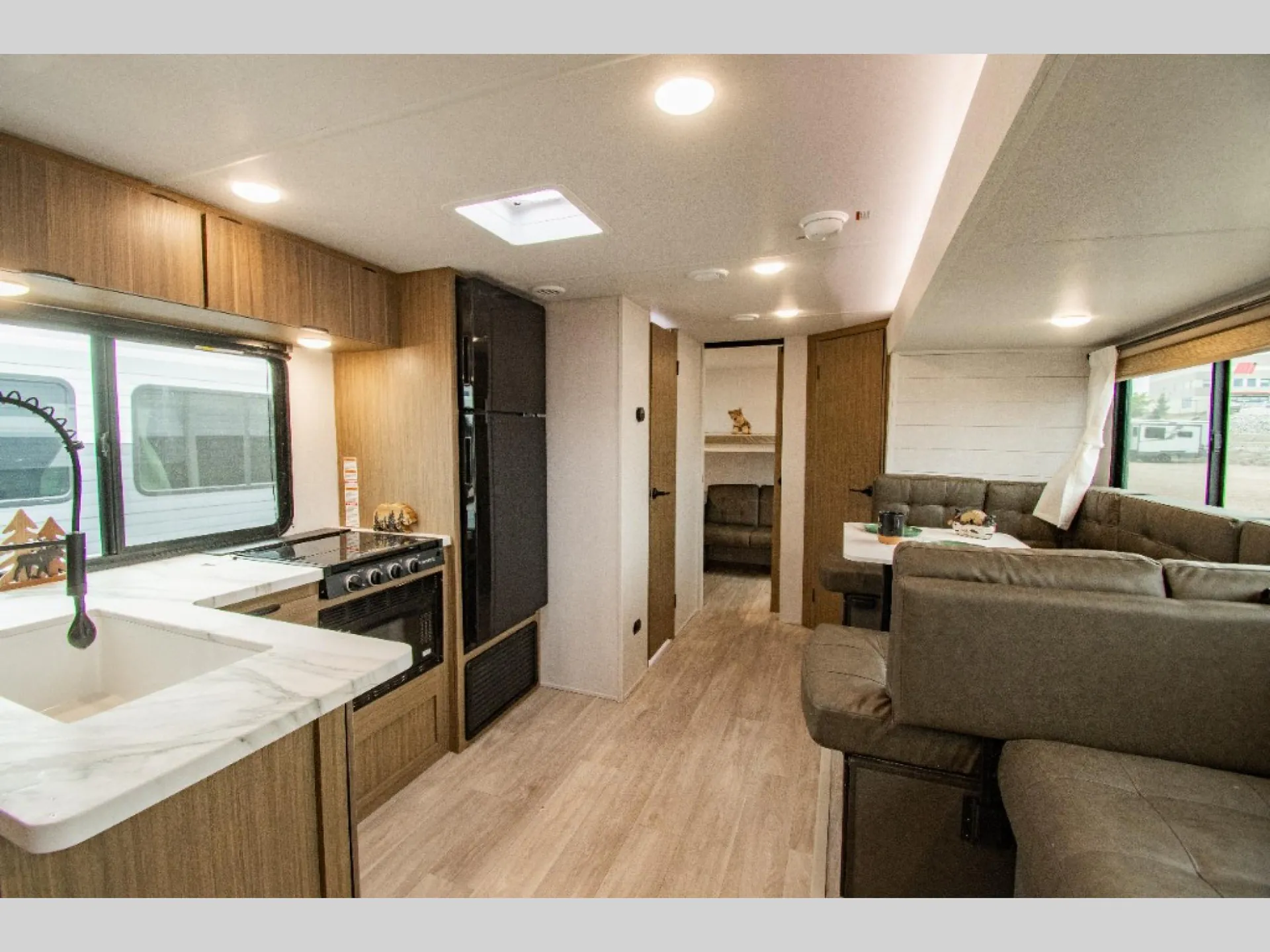 2027 Forest River RV WILDWOOD X-LITE 273QBXL — Photo 6