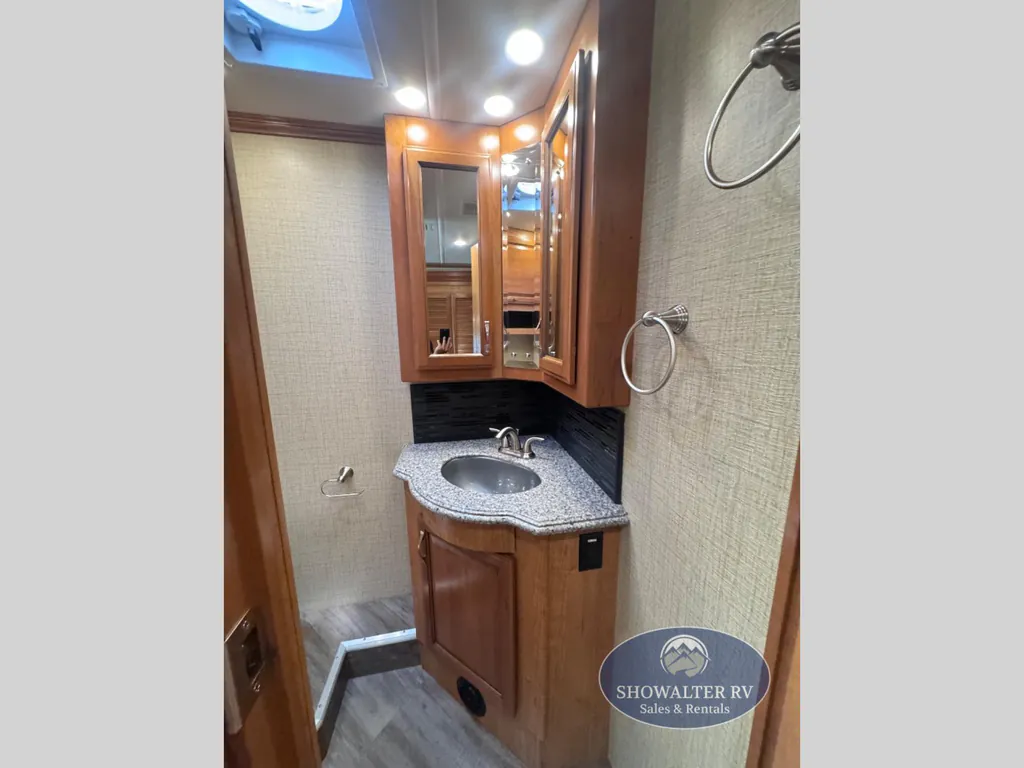 2016 Fleetwood Pace Arrow LXE 38K, Photos photo 34
