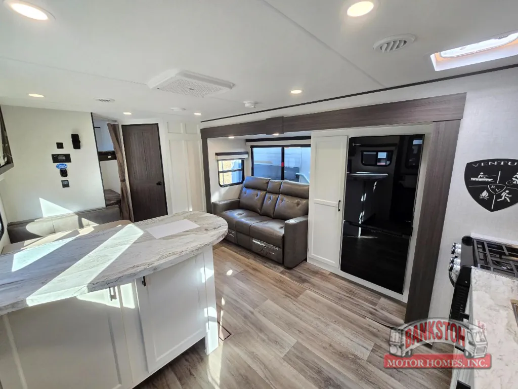 2026 Venture RV Stratus SR302VBH, Photos photo 9