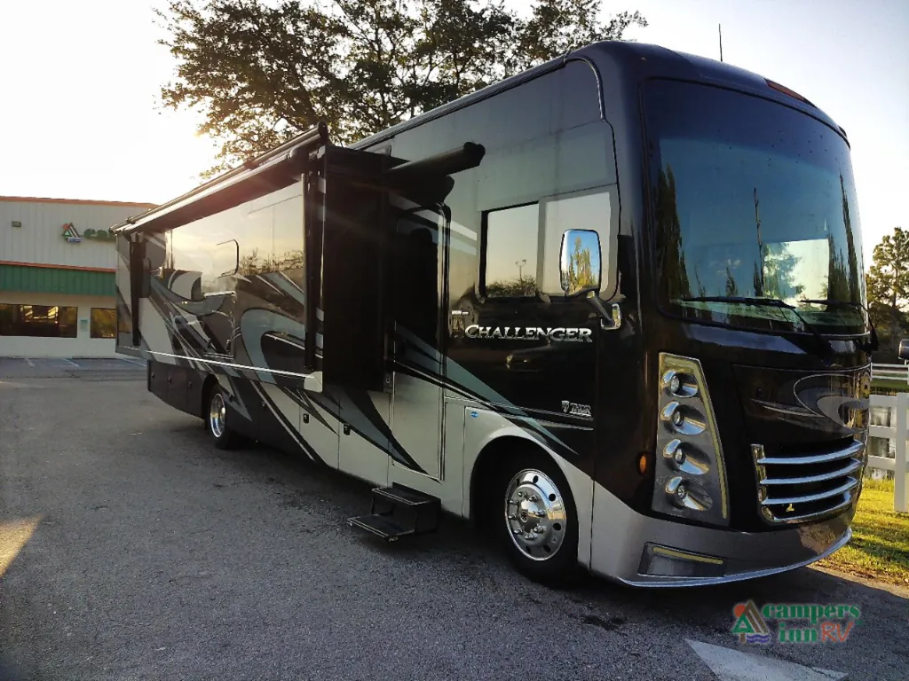2021 Thor Motor Coach Challenger 35MQ, Photos photo 3