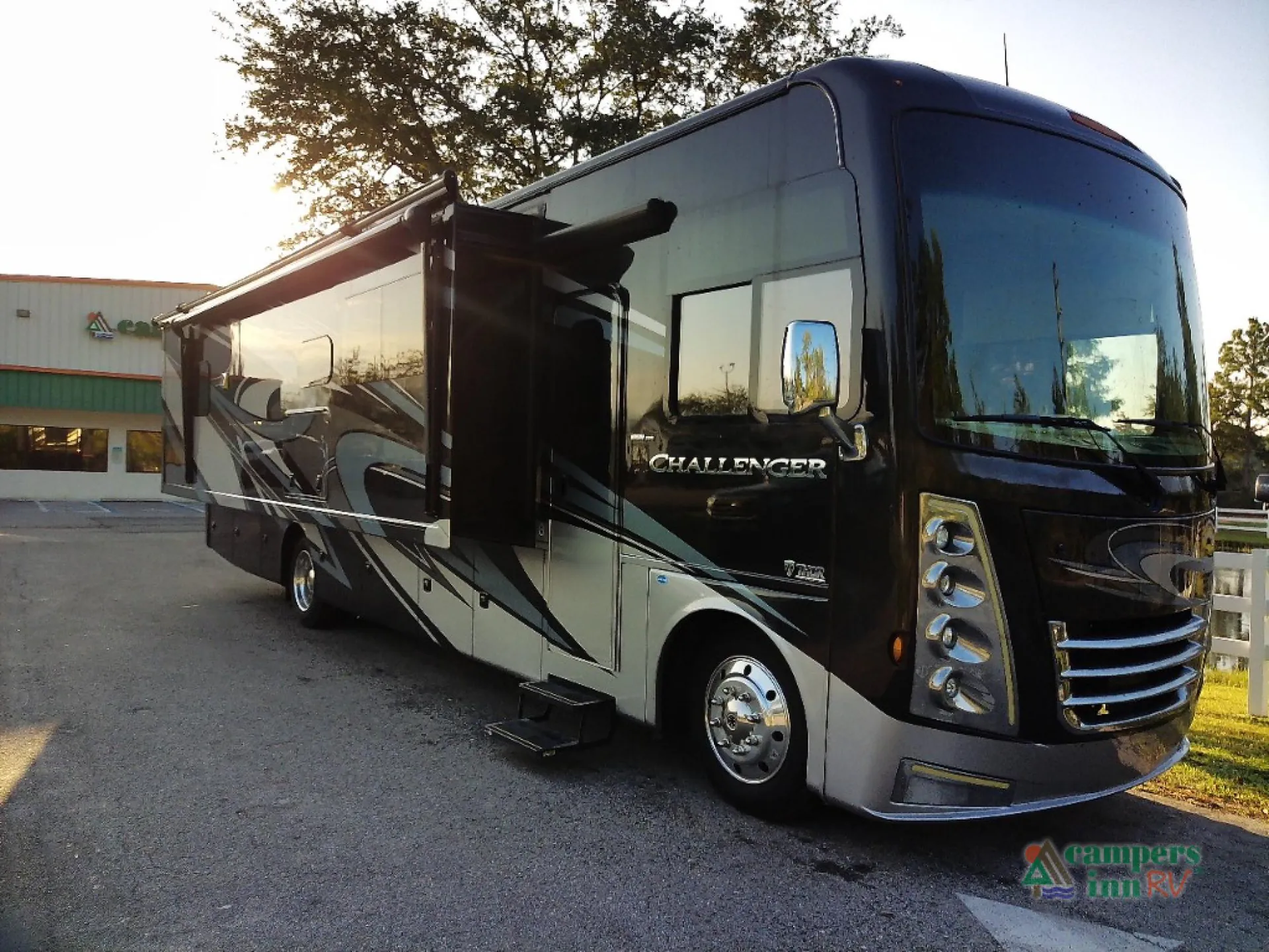 2021 Thor Motor Coach Challenger 35MQ - Photo 2