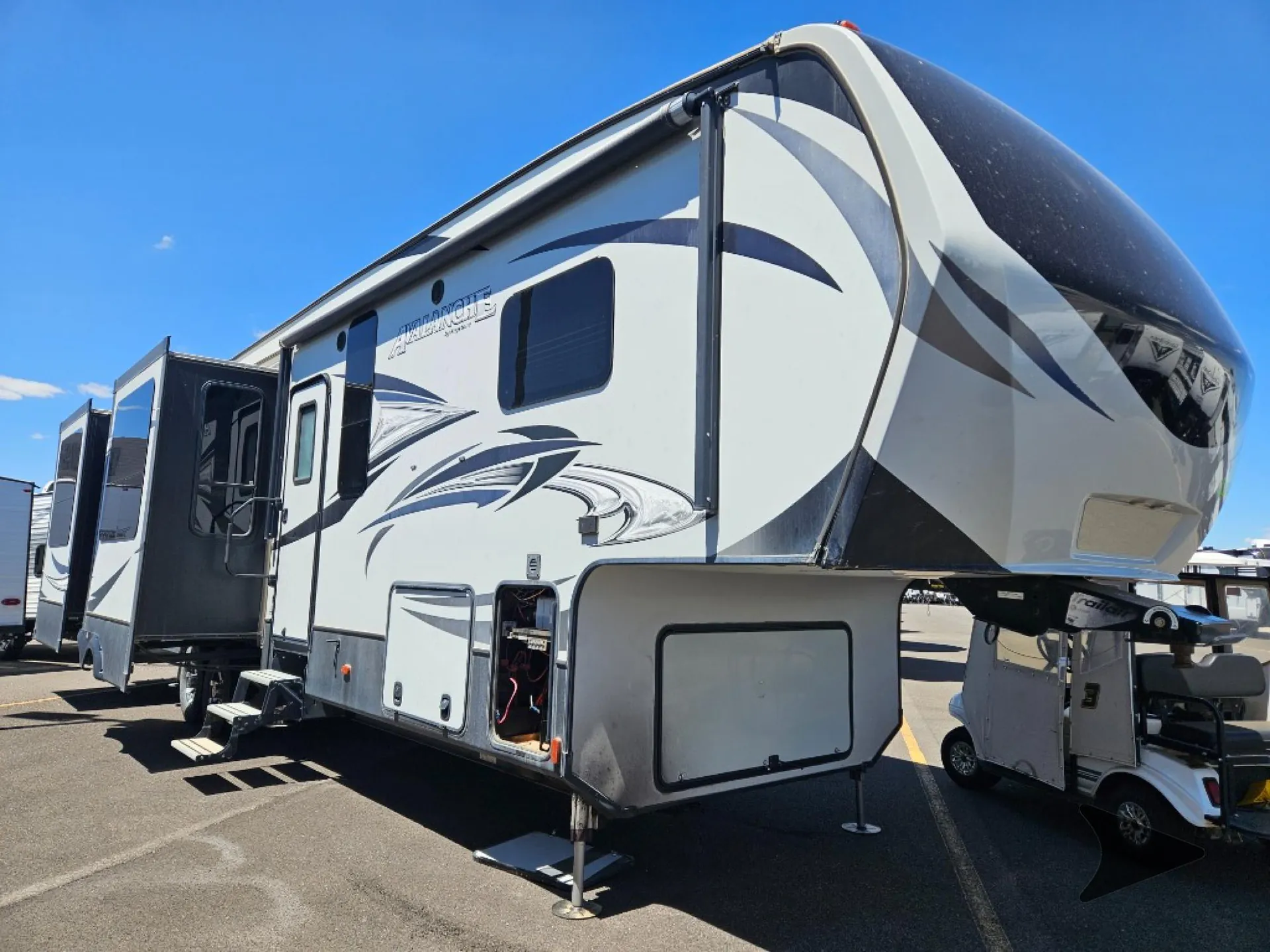2017 Keystone RV AVALANCE 370RD - Photo 2