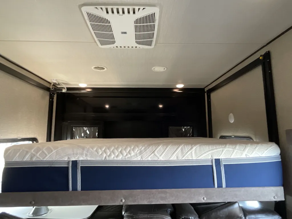 2019 Grand Design Momentum 399TH, Photos photo 17