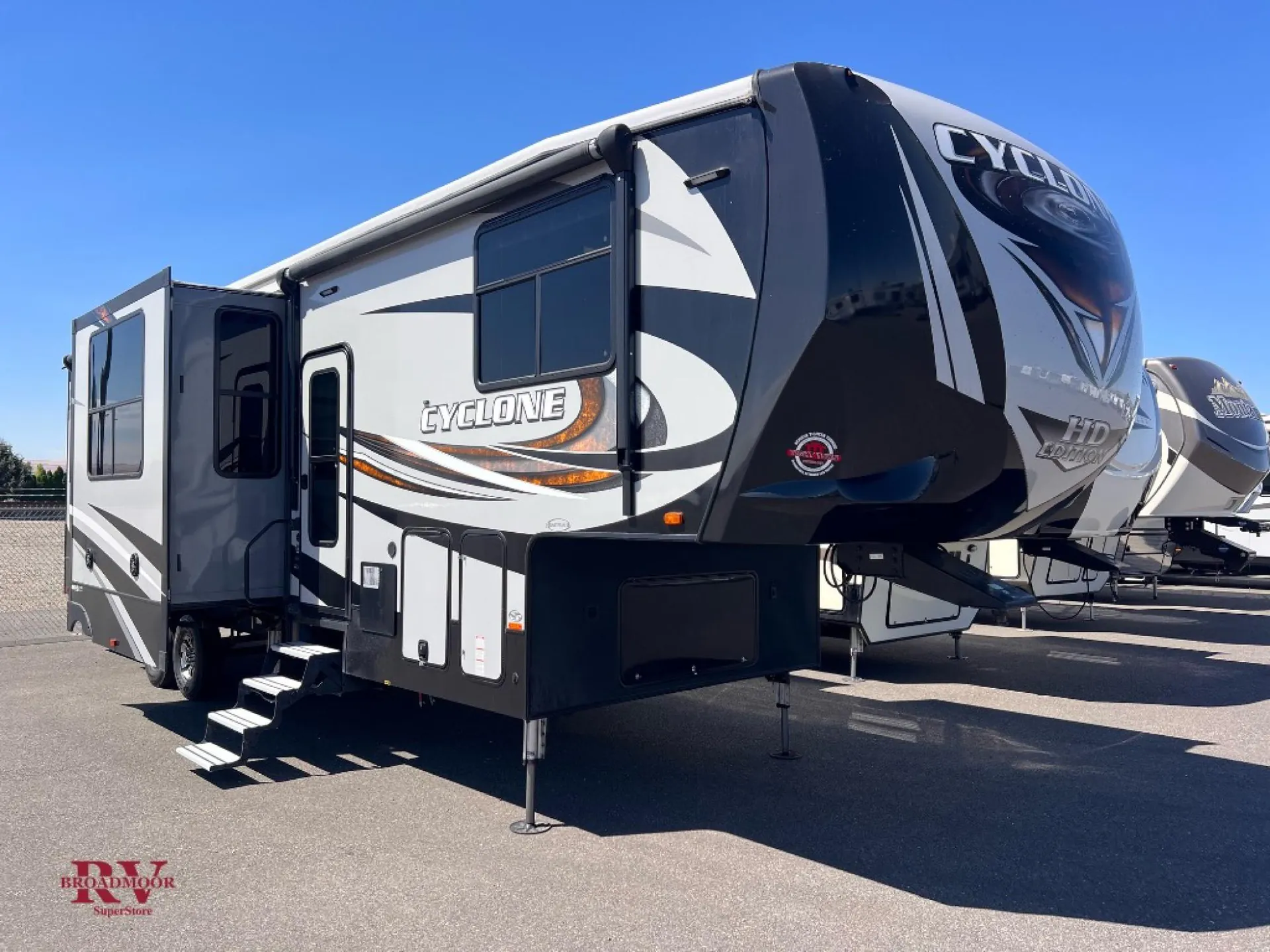 2018 Heartland Cyclone 3513 JM - Photo 2