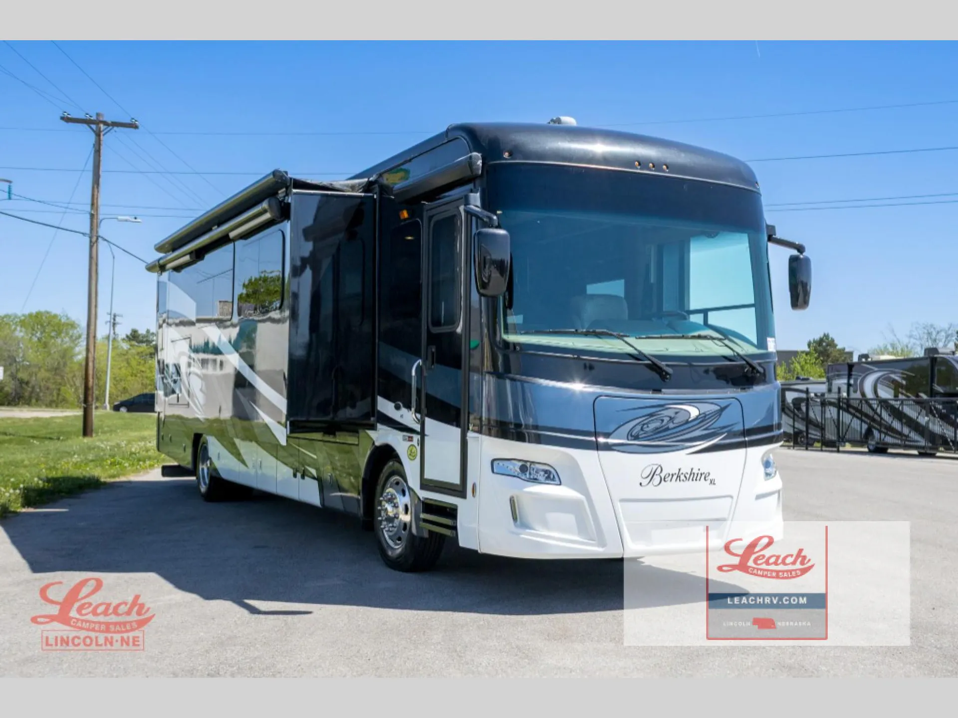 2019 Forest River Berkshire XL 40D - Photo 2