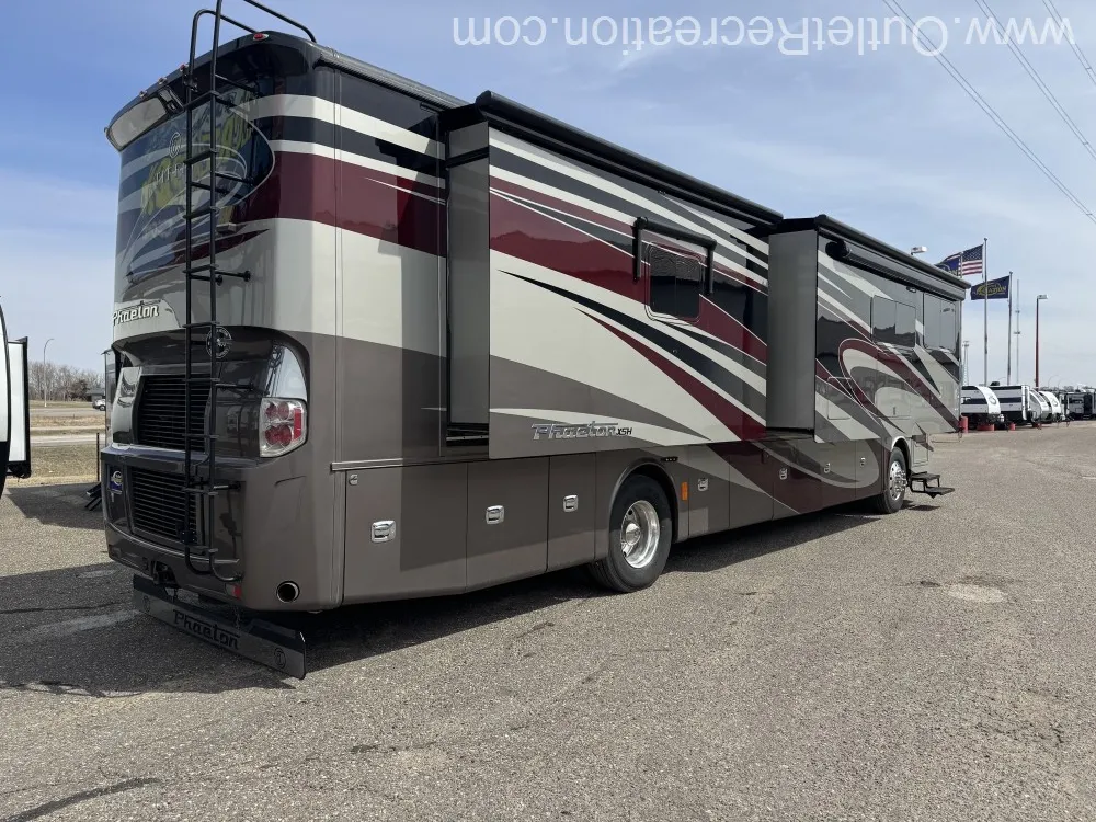2018 Tiffin Phaeton 40 IH - Photo 3