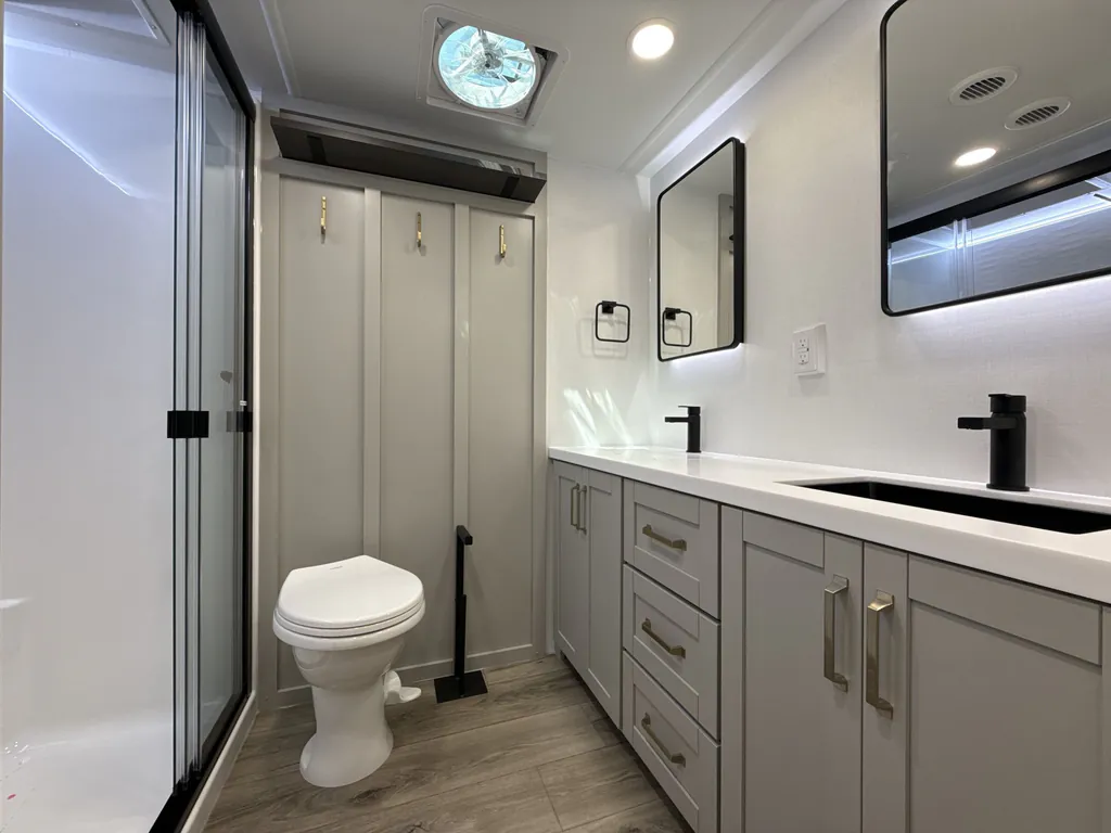 2026 Brinkley Model Z 3600, Photos photo 37