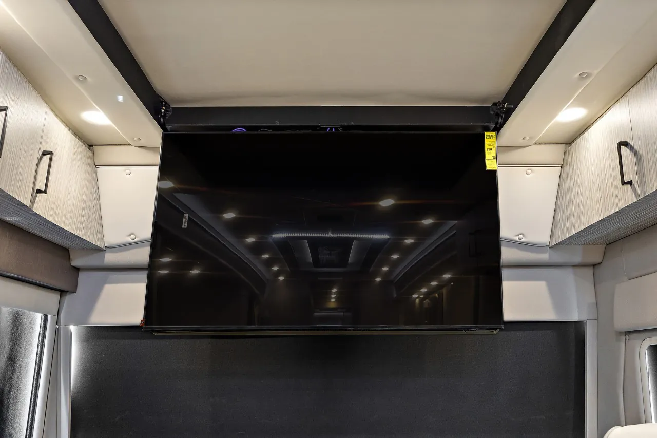2027 Foretravel Realm FS605 LVB - Photo 4