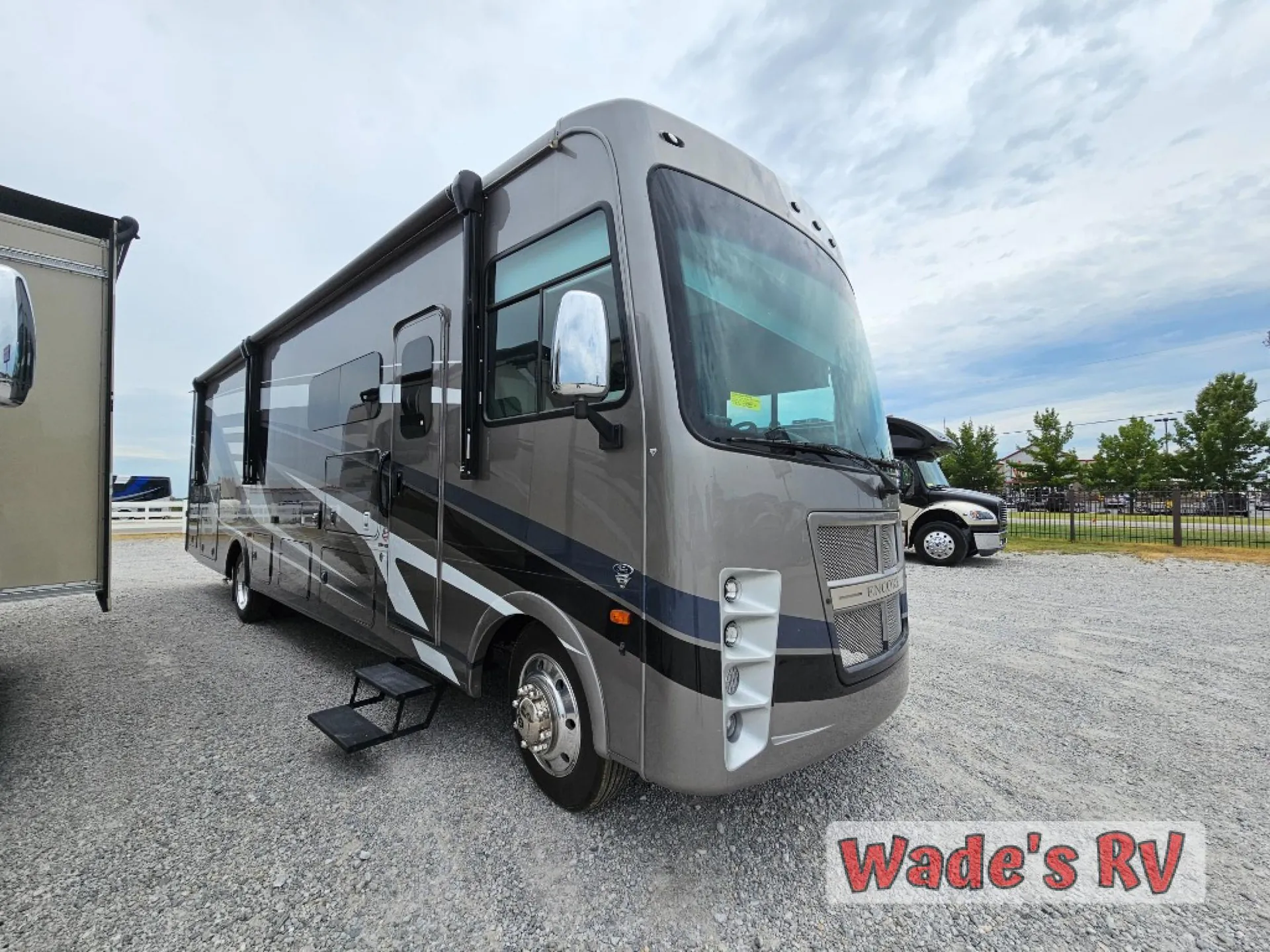 2023 Coachmen Encore 325SS - Photo 2
