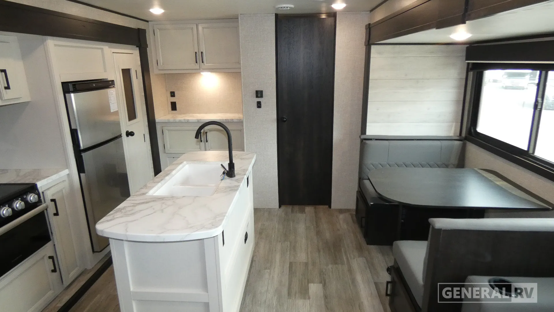 2023 Jayco Jay Flight 331BTS - Photo 3