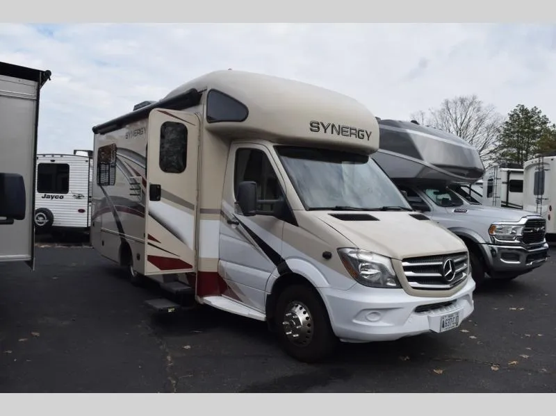 2019 Thor Motor Coach Synergy ST24 - Photo 2