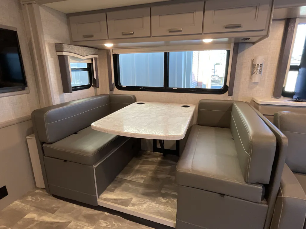 2023 Thor Motor Coach Challenger 35MQ, Photos photo 3