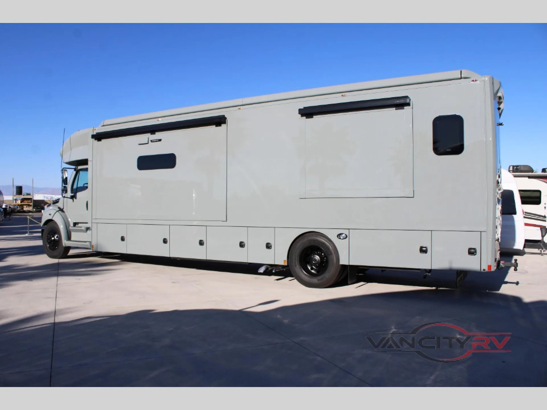 2026 Renegade RV Verona LE 40LRB - Photo 3