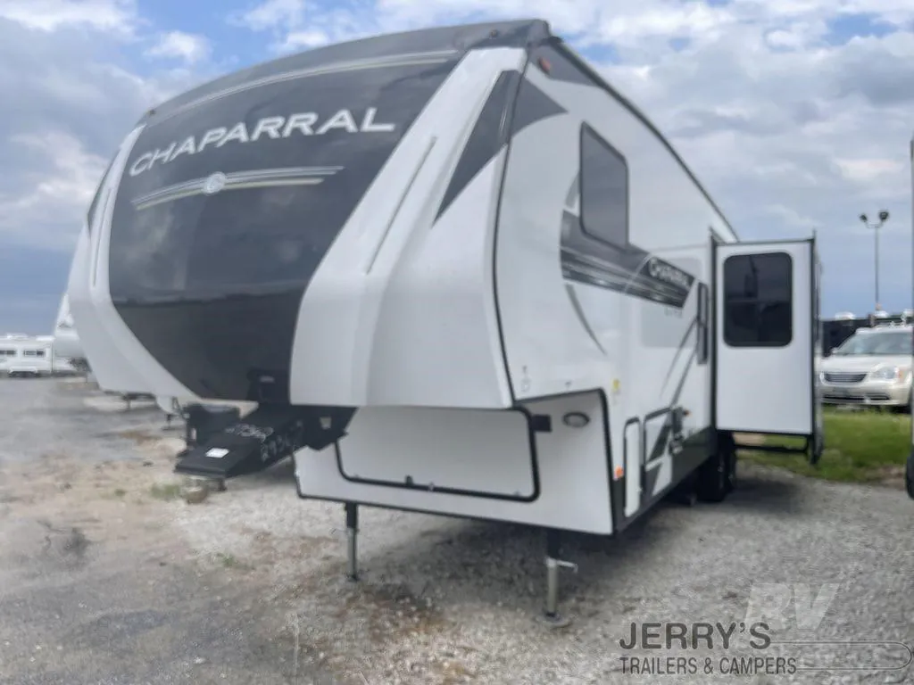 2022 Coachmen Chaparral Lite 274BH dealer photo 1 from Jerry's Trailers & Campers
