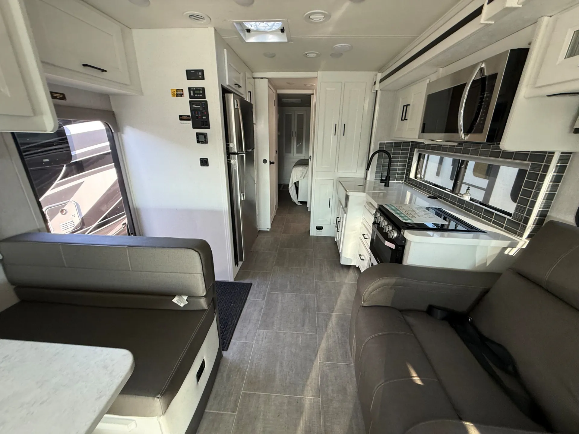 2023 Coachmen Sportscoach SRS 339DS - Photo 3