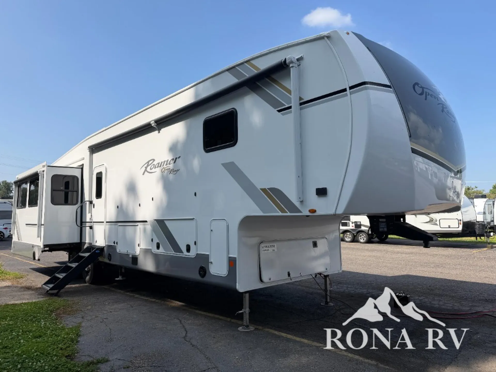 2027 Highland Ridge Roamer 35MRQS - Photo 2