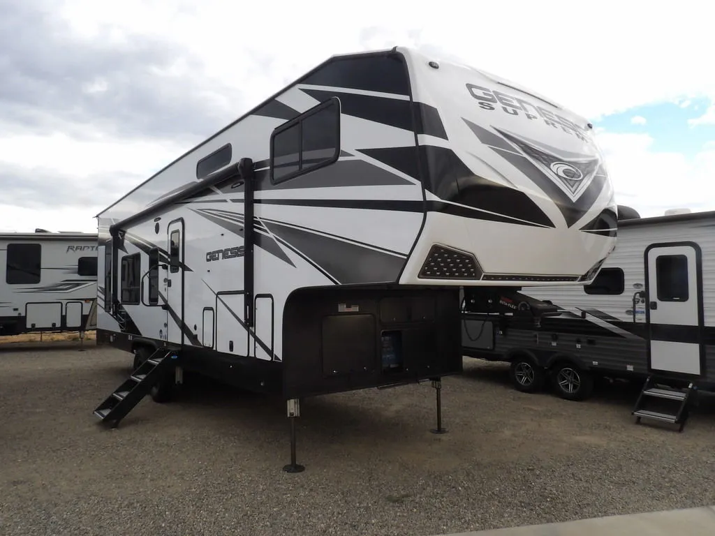 2026 Genesis Supreme Genesis 32CRSB - Main photo