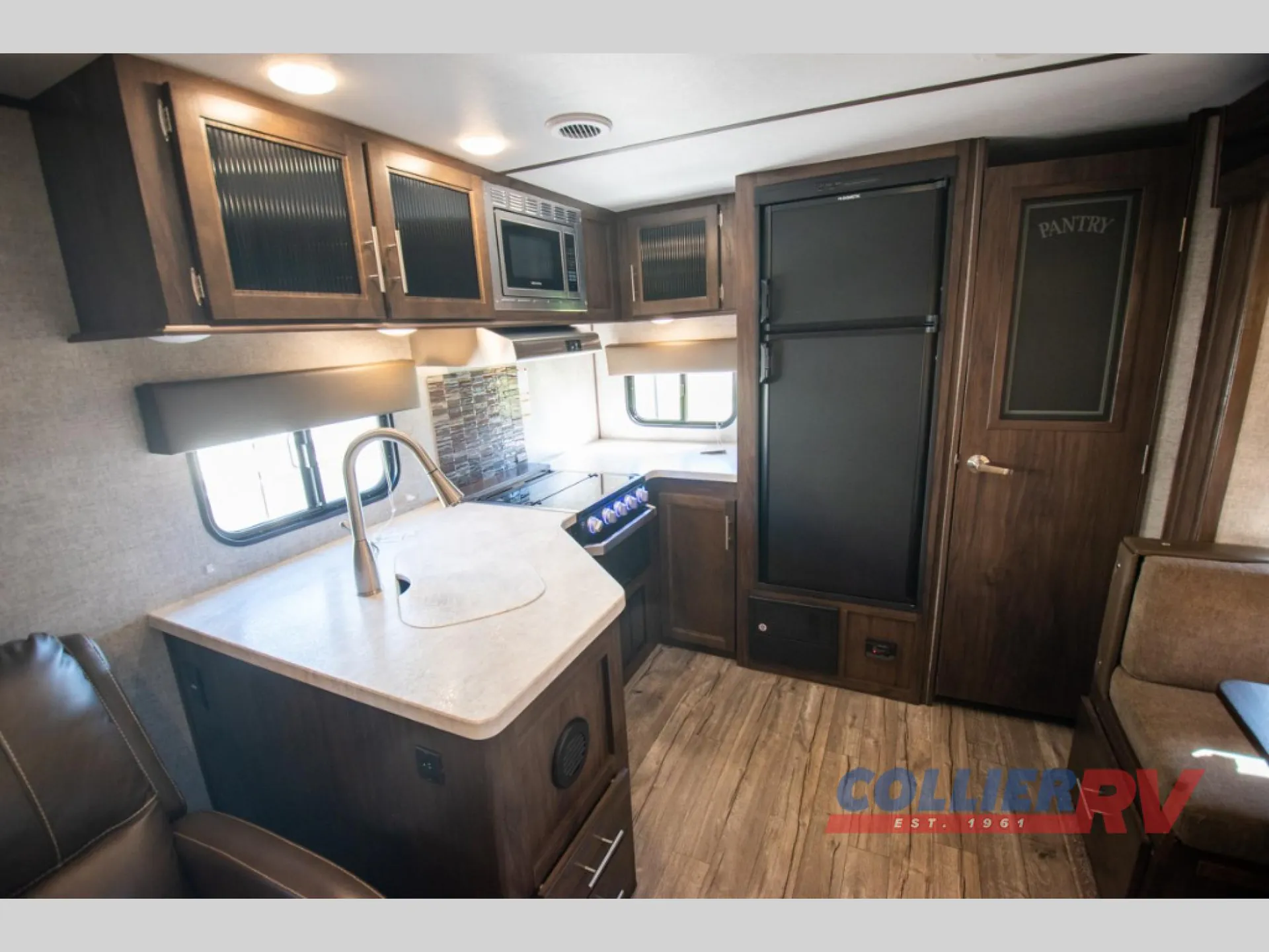2018 Forest River Cherokee Alpha Wolf 27RK-L — Photo 7