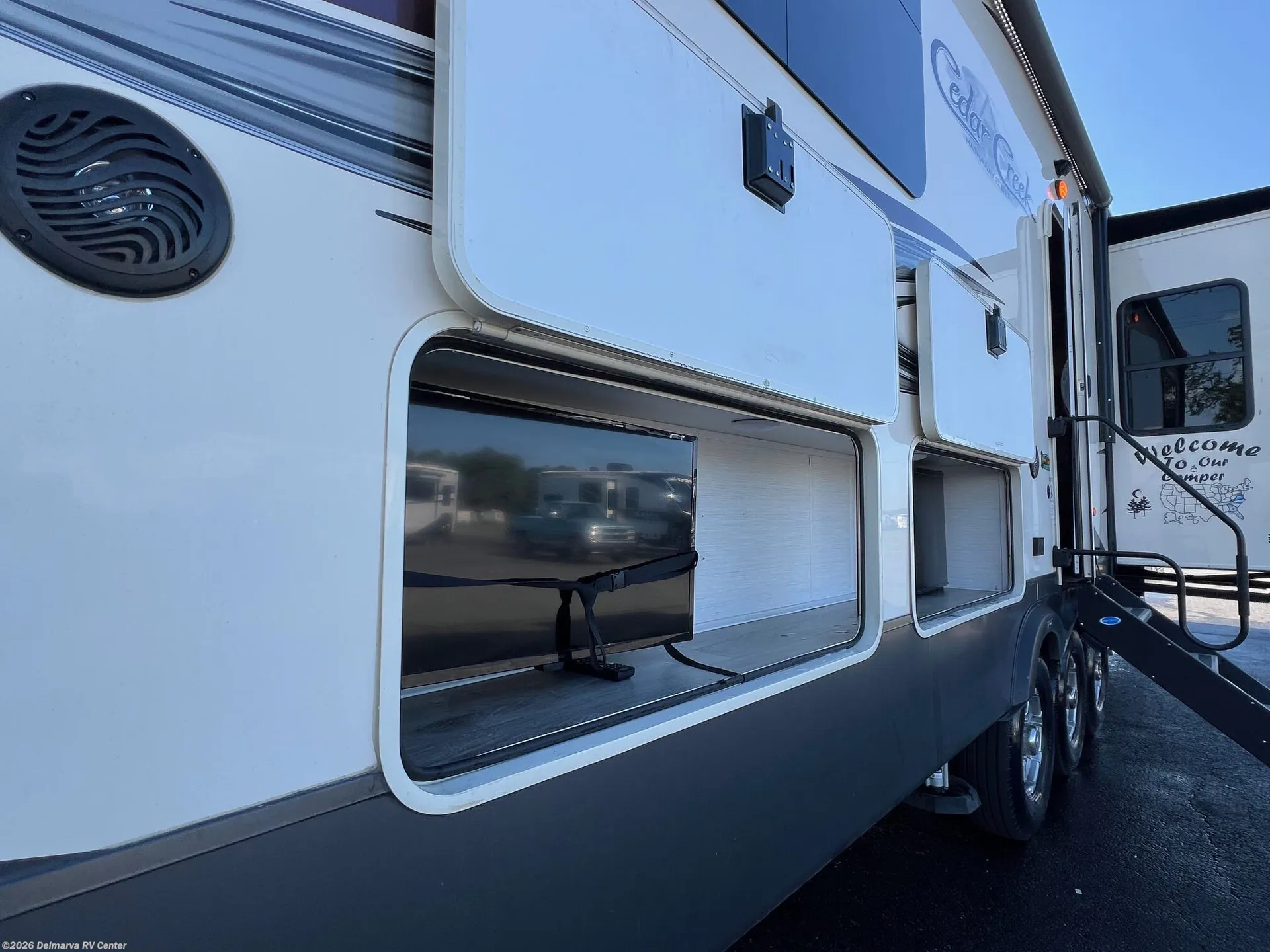 2021 Forest River Cedar Creek Hathaway Edition 38RTH — Photo 5