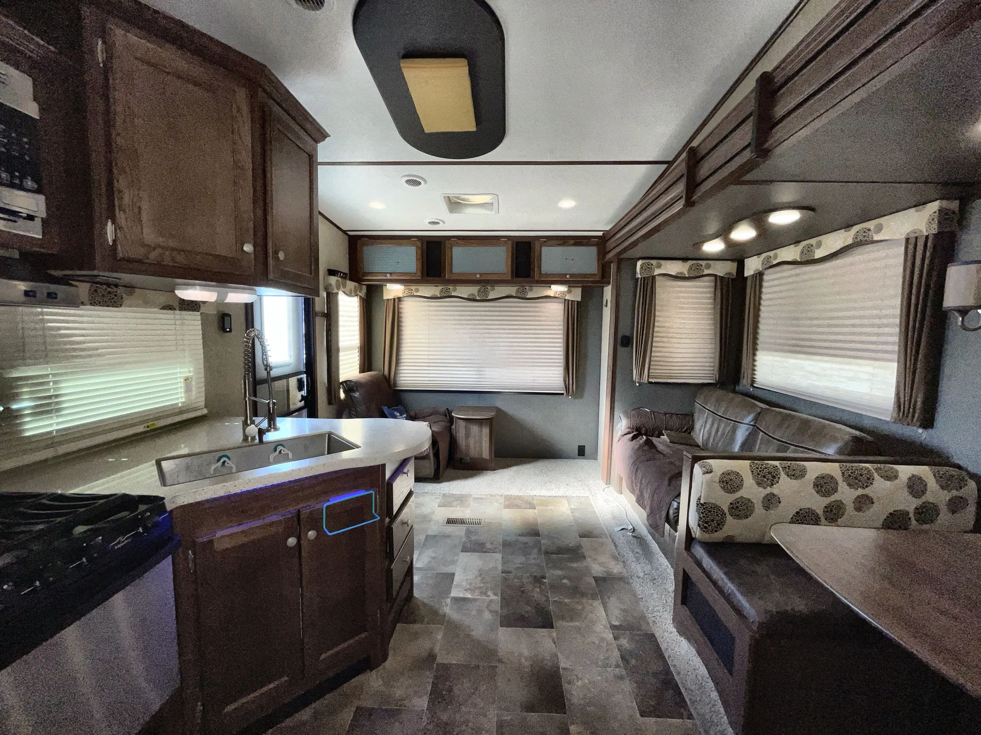 2017 Keystone Sprinter Copper Canyon 252FWRLS — living area main