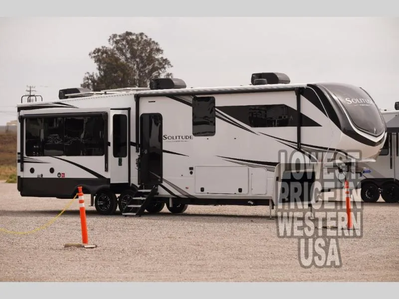 2025 Grand Design Solitude 370DV - Photo 4