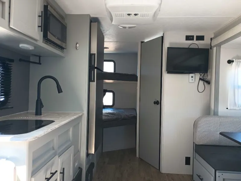2023 Forest River Vibe 18DB - Photo 4