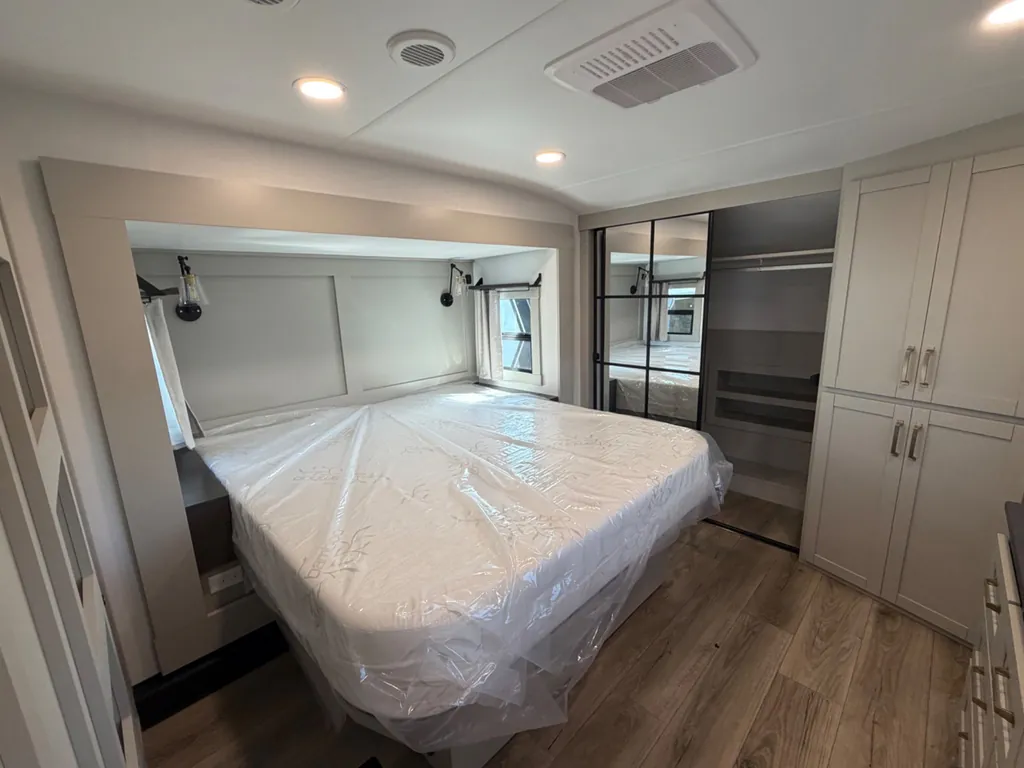 2026 Brinkley Model Z 3600, Photos photo 12