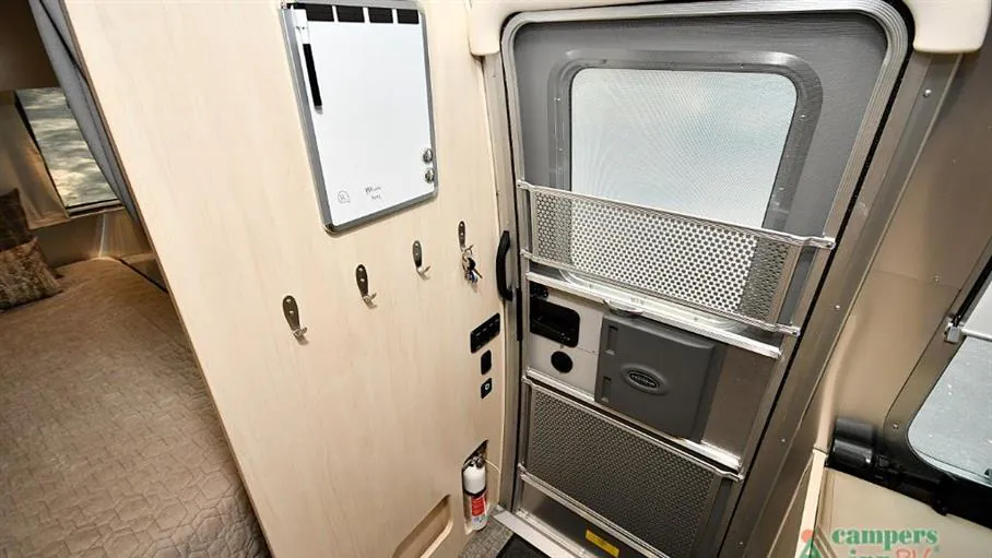 2023 Airstream Flying Cloud 30FB Office, Photos photo 25
