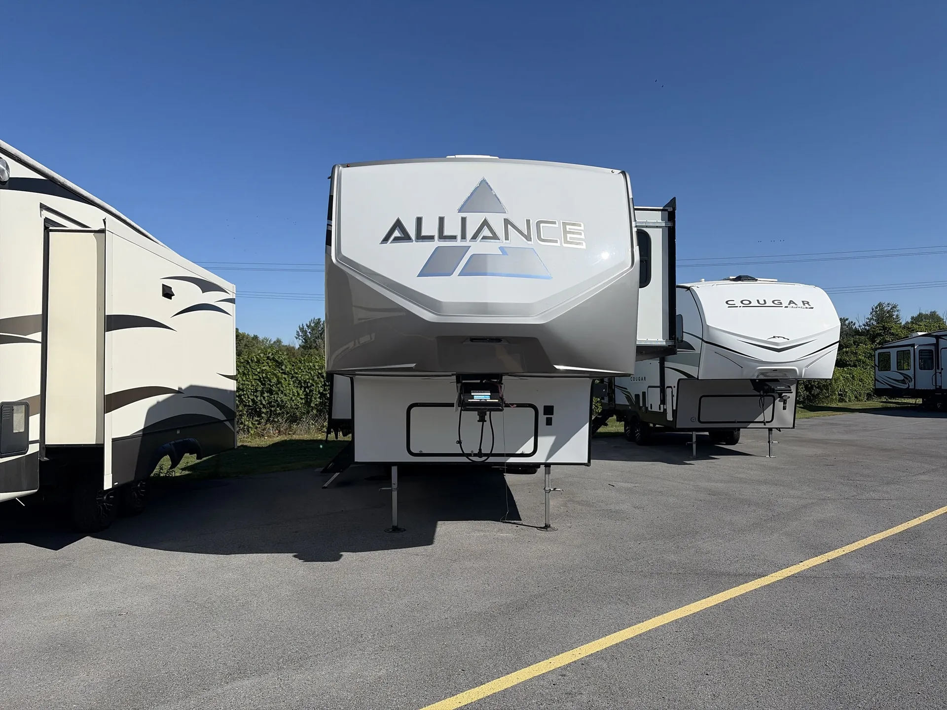 2022 Alliance RV Avenue 32RLS - Photo 2