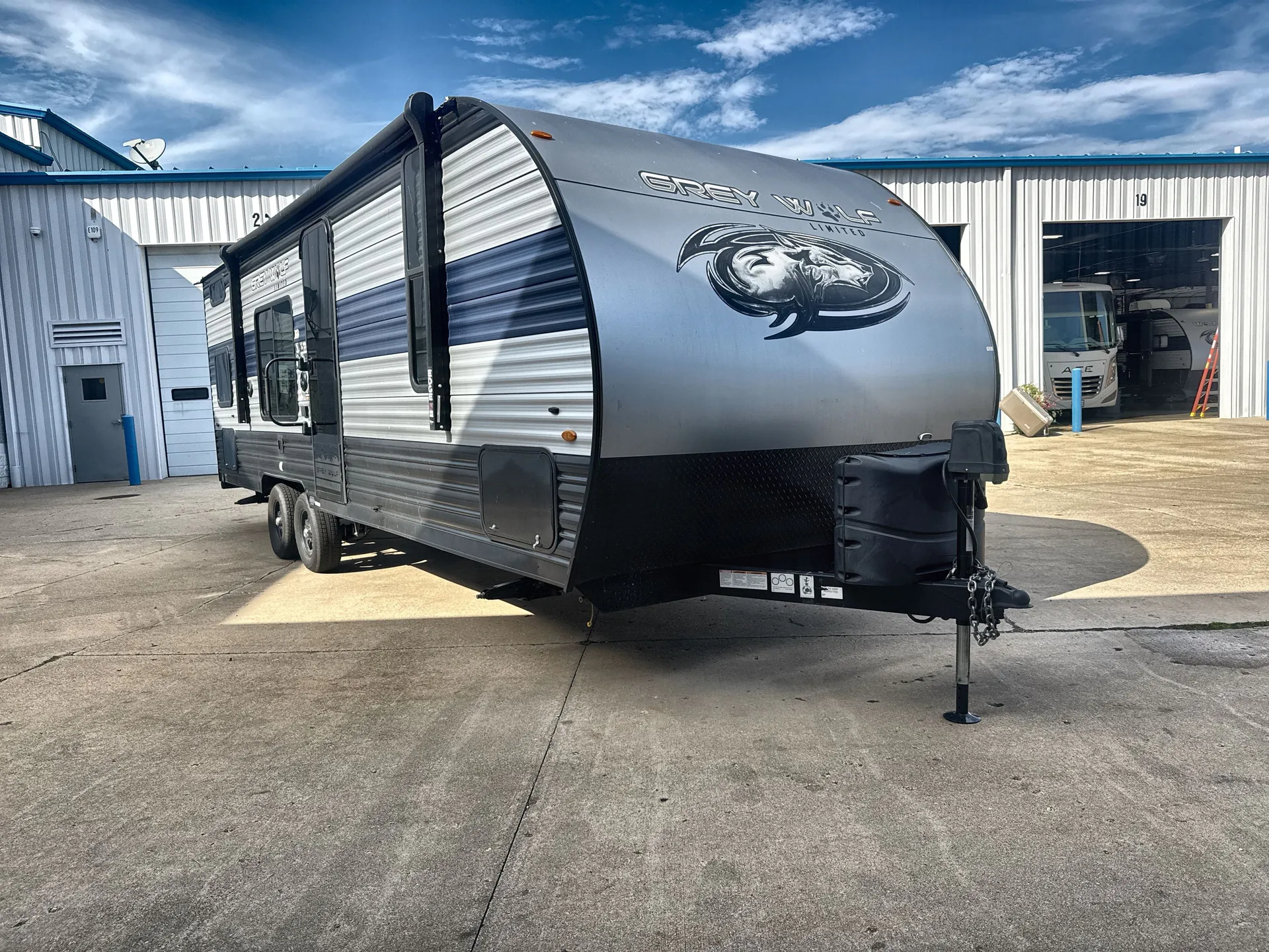 2022 Forest River Cherokee Grey Wolf 26DBH