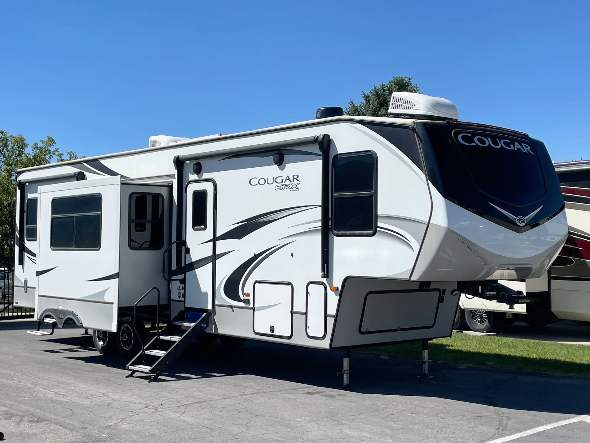 2020 Keystone Cougar 353SRX - Photo 2