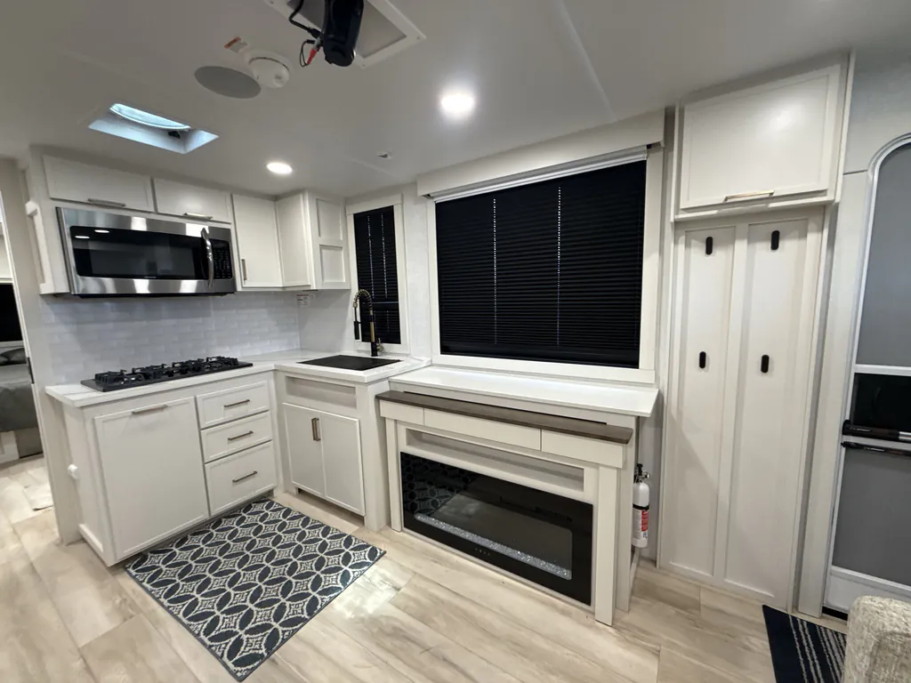 2026 Brinkley Model I 294, Photos photo 11