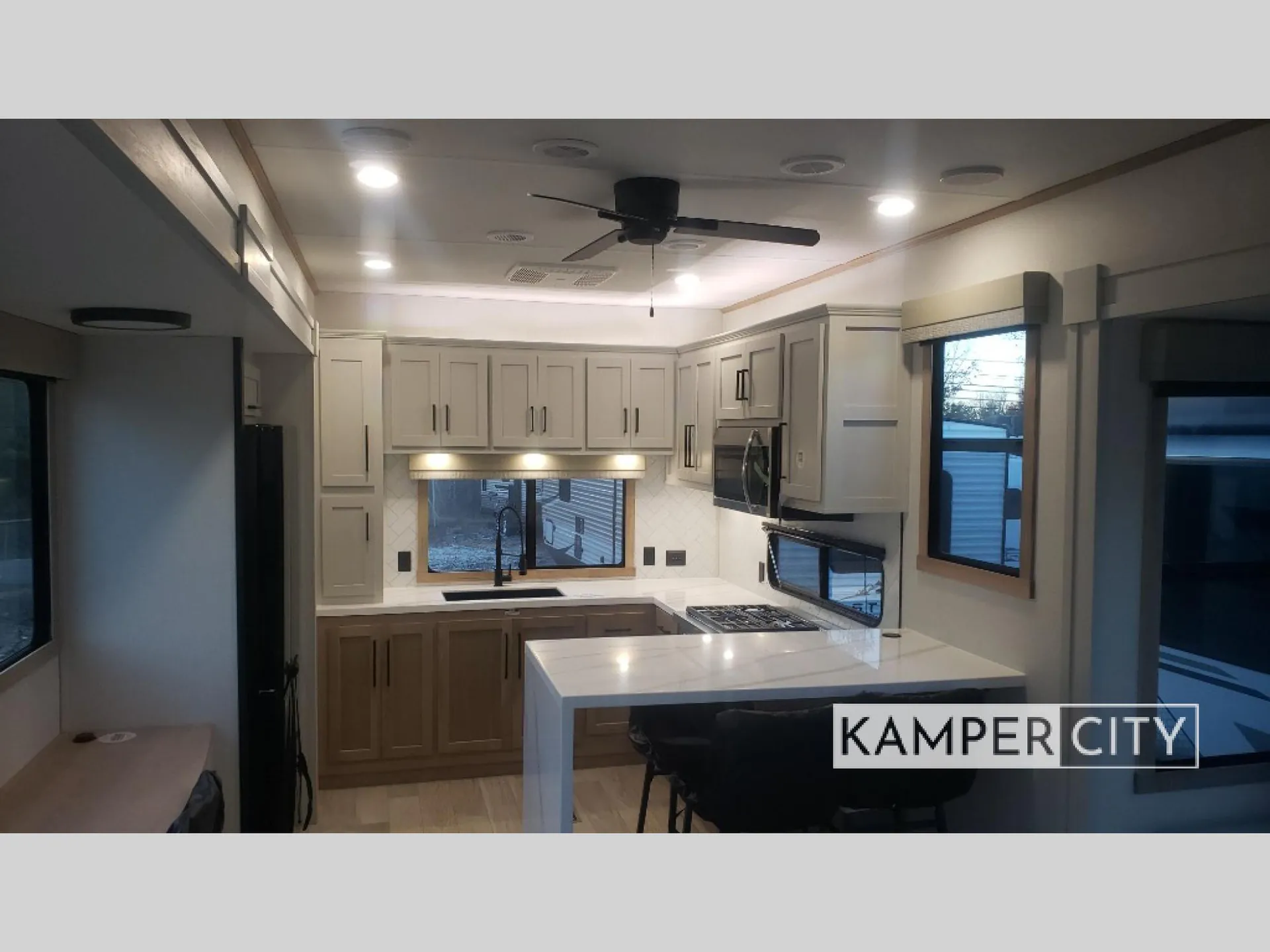 2026 Forest River Sandpiper 3800RK — Photo 7