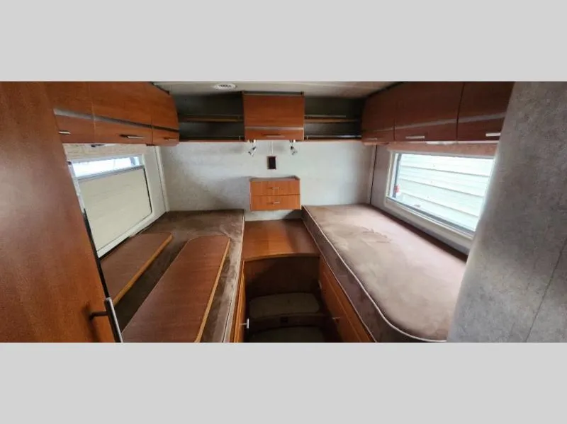 2010 Winnebago Via 25T - Photo 2