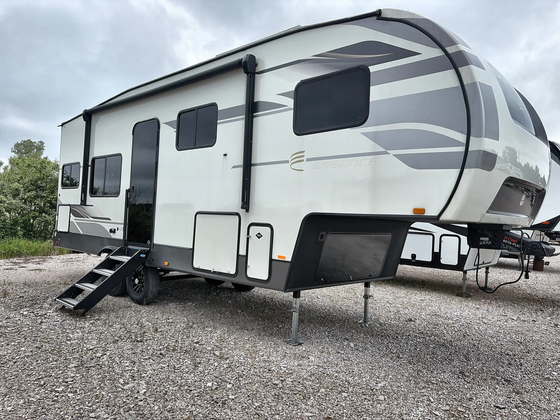 2025 Cruiser RV Essence 25RK - Photo 2
