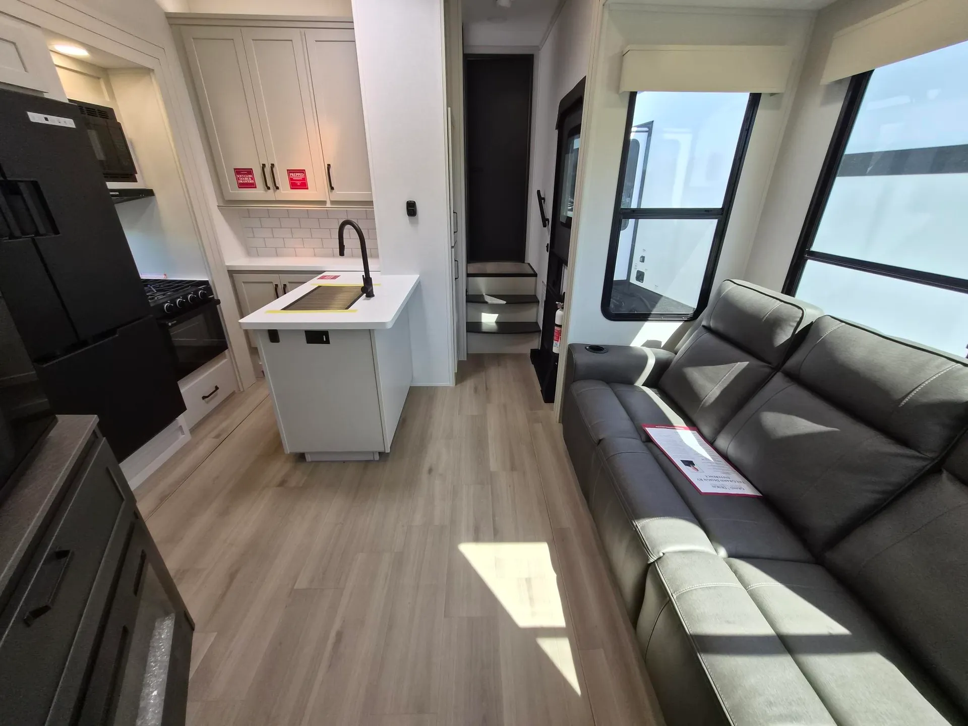 2026 Grand Design Momentum G-Class 320G - Photo 3