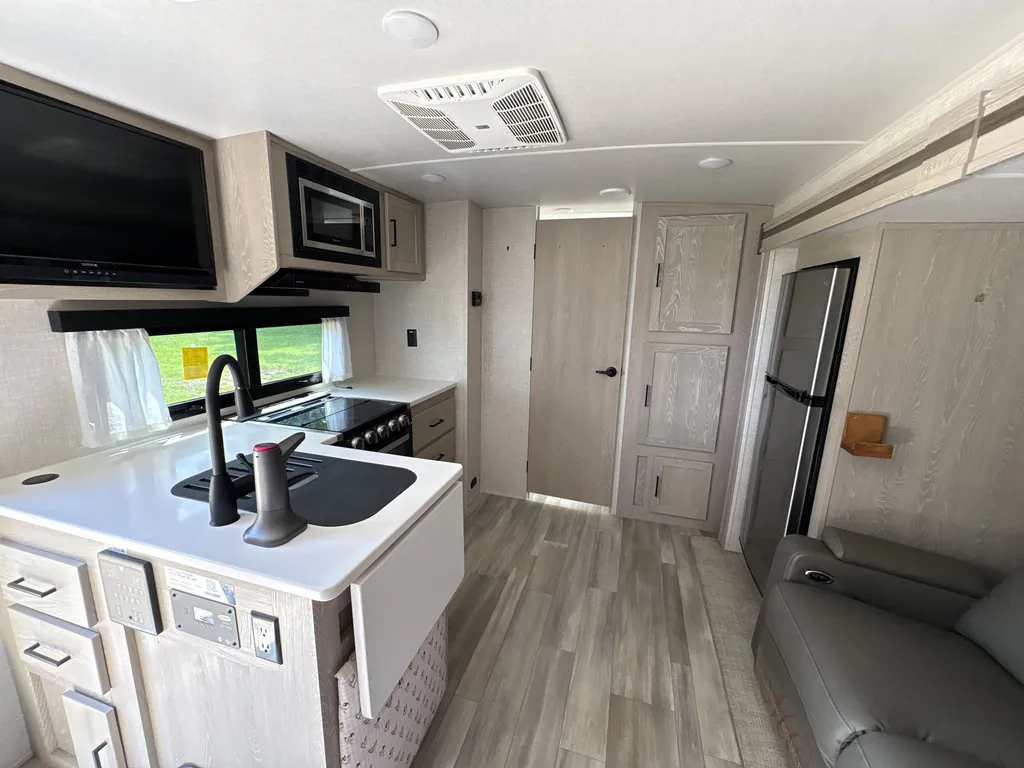 2023 Forest River Flagstaff Micro Lite 25BRDS, Photos photo 17