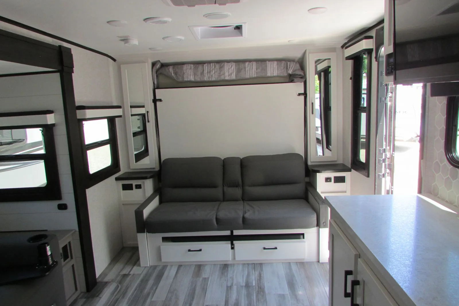 2024 Jayco Jay Feather 19MRK - Photo 3