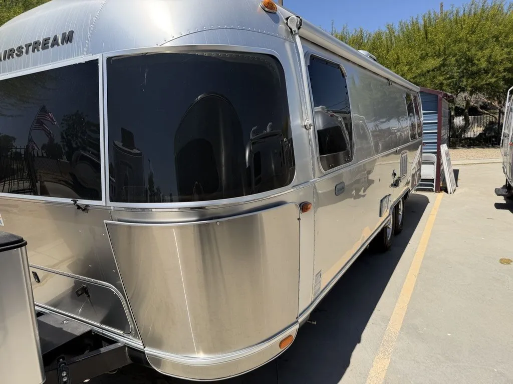 2019 Airstream Globetrotter® Globetrotter - Photo 2