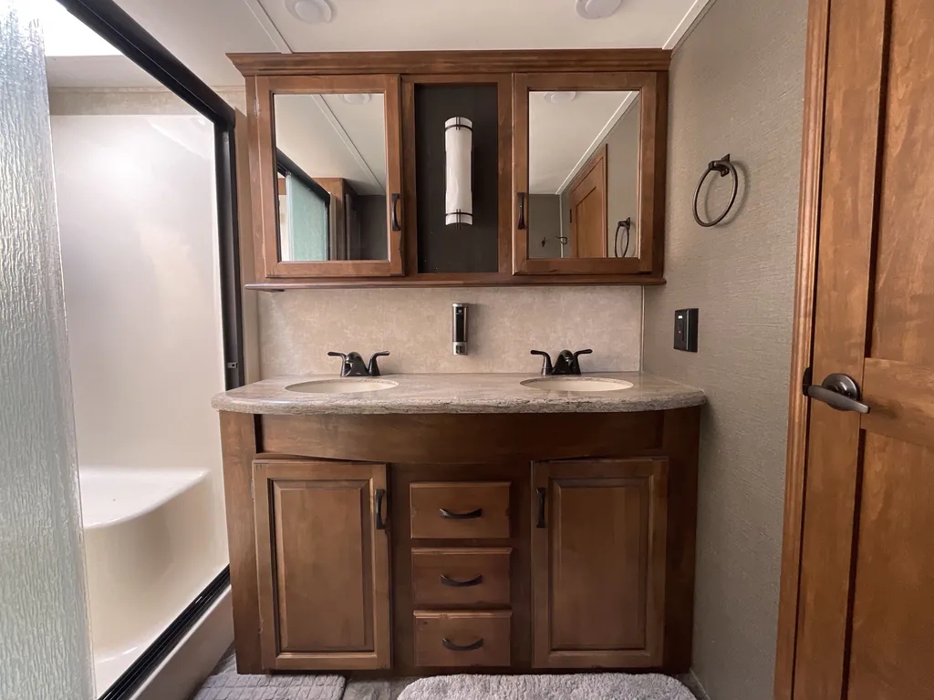 2014 Keystone Raptor 415, Photos photo 31